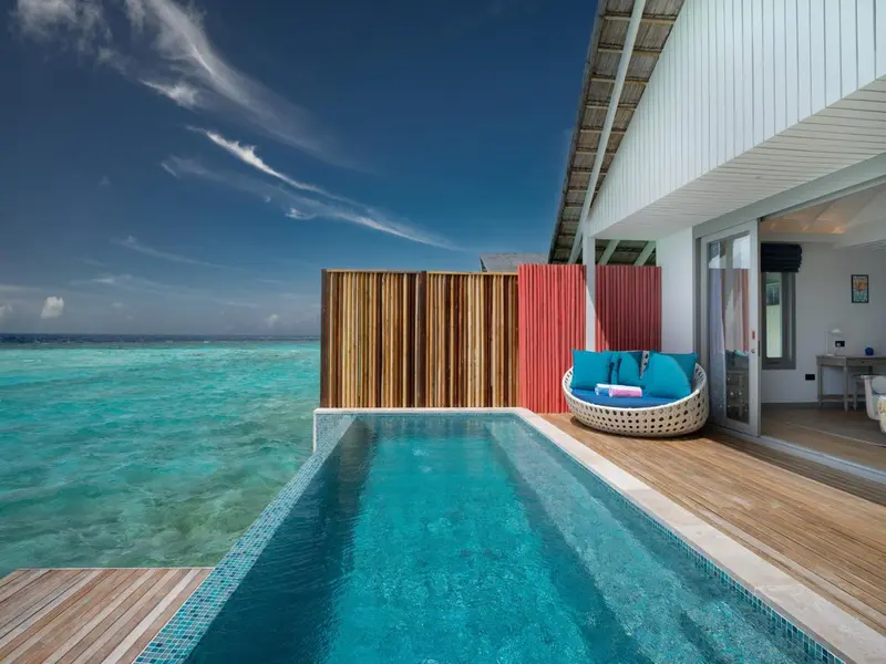 Terrasse avec piscine privée donnant sur l'océan.