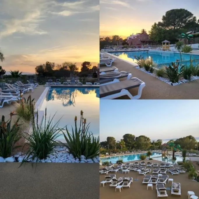 Transats blancs disposés autour d'une piscine au coucher du soleil.