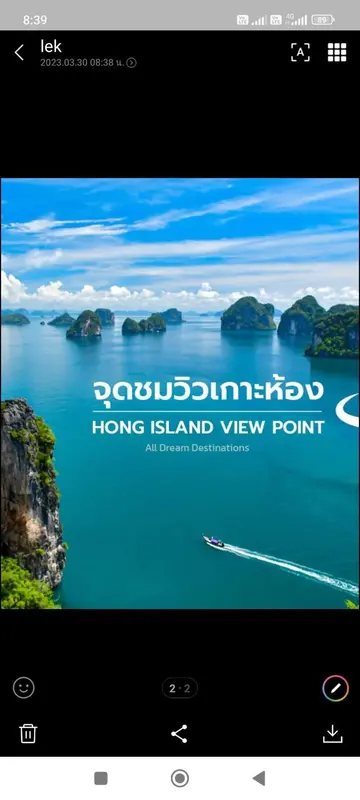 Vue panoramique sur un archipel tropical avec des eaux turquoise et un ciel bleu.