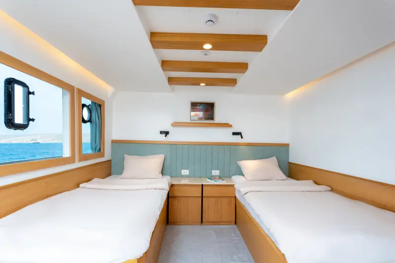Twin Bed Convertible Suite - Upper Deck