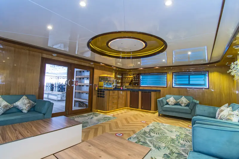 Golden Dolphin IV