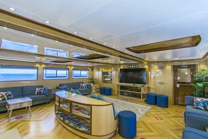 Golden Dolphin IV