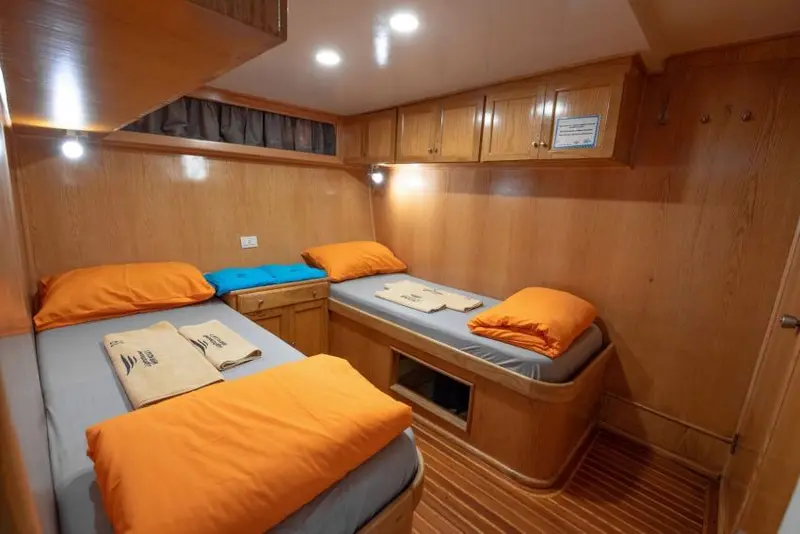 Cabina twin (# 8, 7, 6, 5, 4, 3)