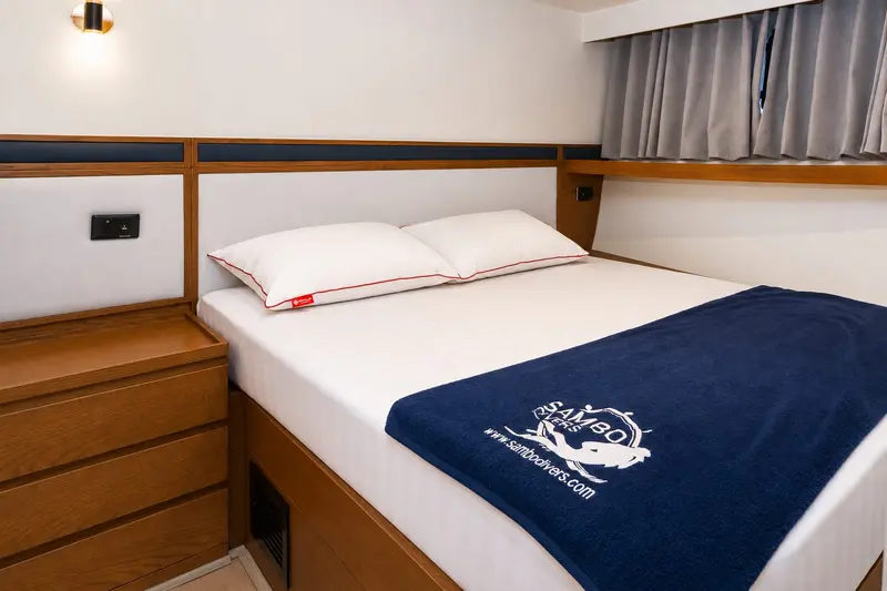 Queen Bed - Lower deck
