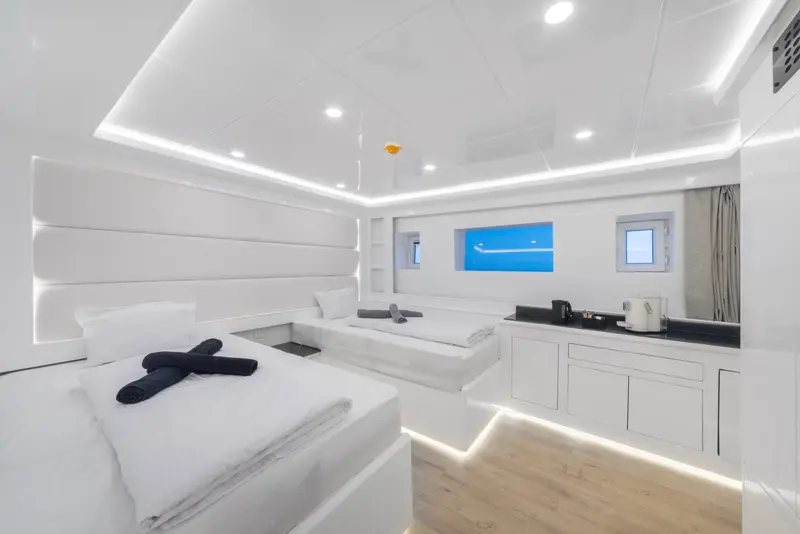 Suite A+, Unterdeck