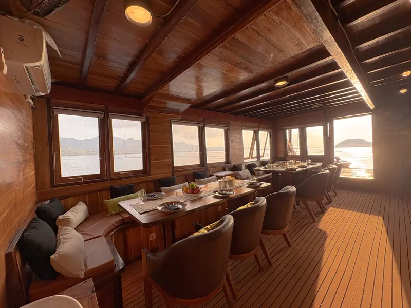 Sundari Voyages