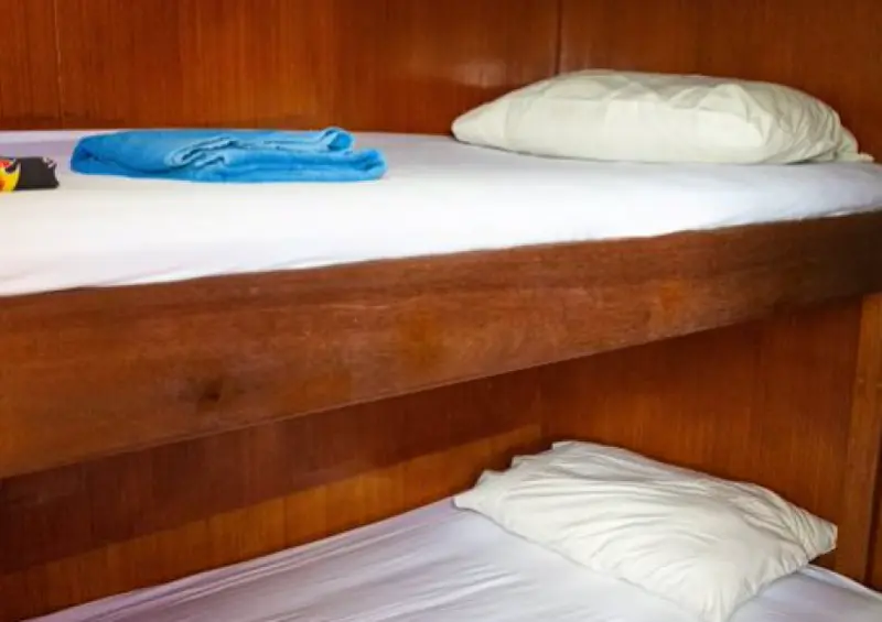 Cabina con letti a castello